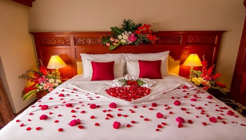 تزیینات گل برای اتاق خواب عروس