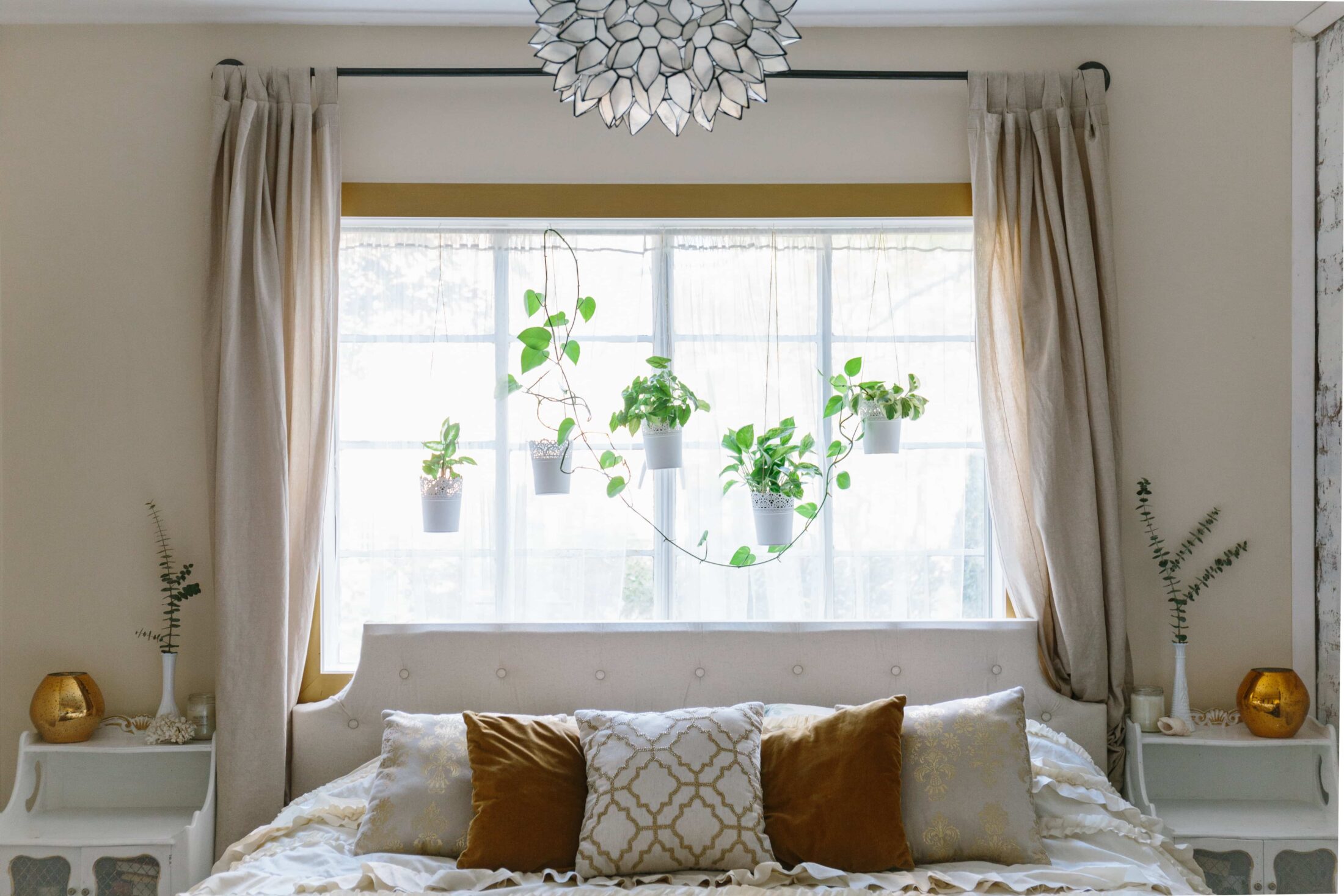نورپردازی مناسب برای اتاق خواب، استفاده از پنجره‌های بزرگ